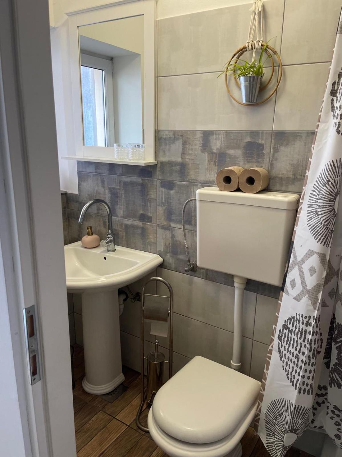 Lennon Apartman Vinkovce Kültér fotó