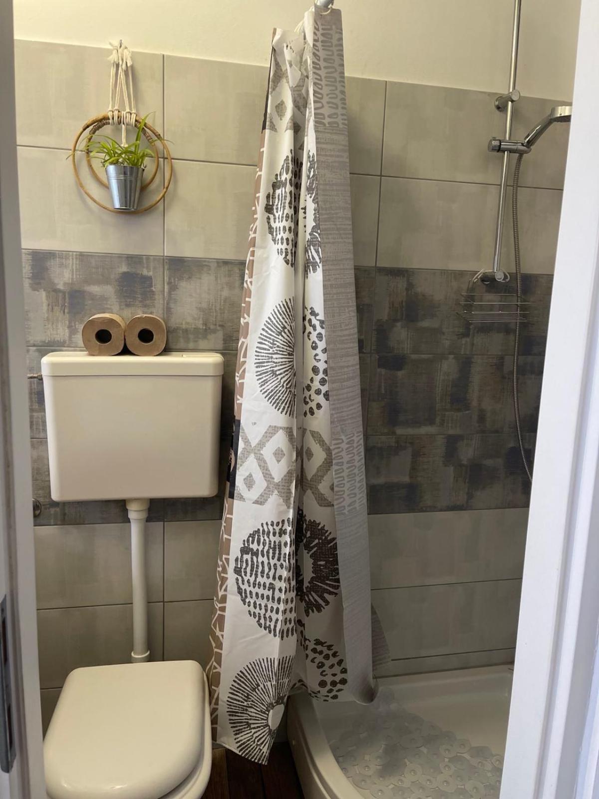 Lennon Apartman Vinkovce Kültér fotó